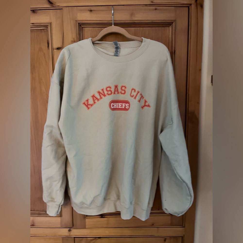 Kansas City Chiefs Sweatshirt. Taylor fiancé